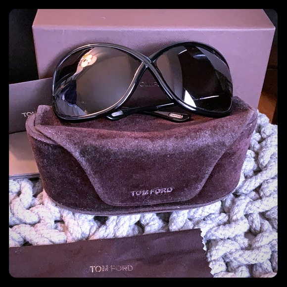 Tom Ford sunglasses comes in box - Picture 1 of 7